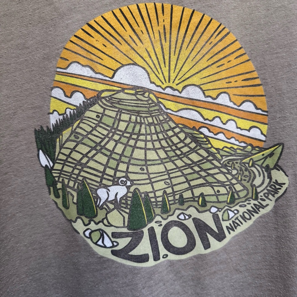 Wild Tribute Zion Canyon National Park Mountain Sun Gray Tan T-shirt Mens Medium - Picture 6 of 10